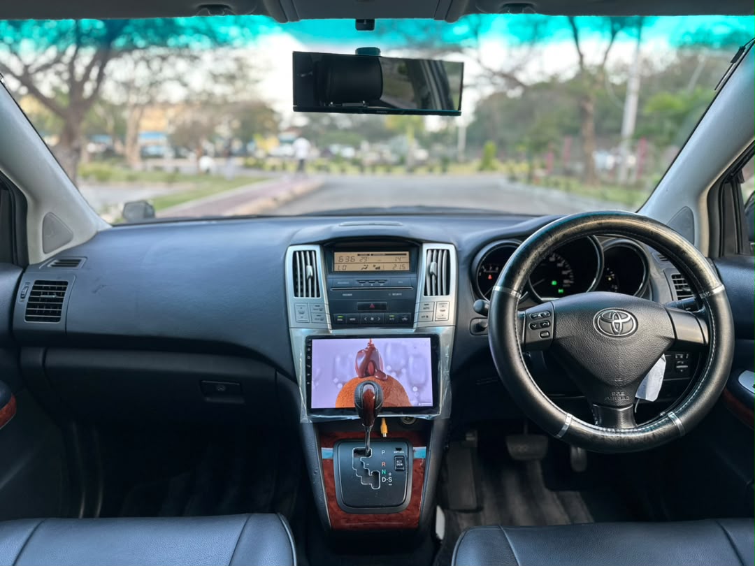 TOYOTA HARRIER thumbnail 4